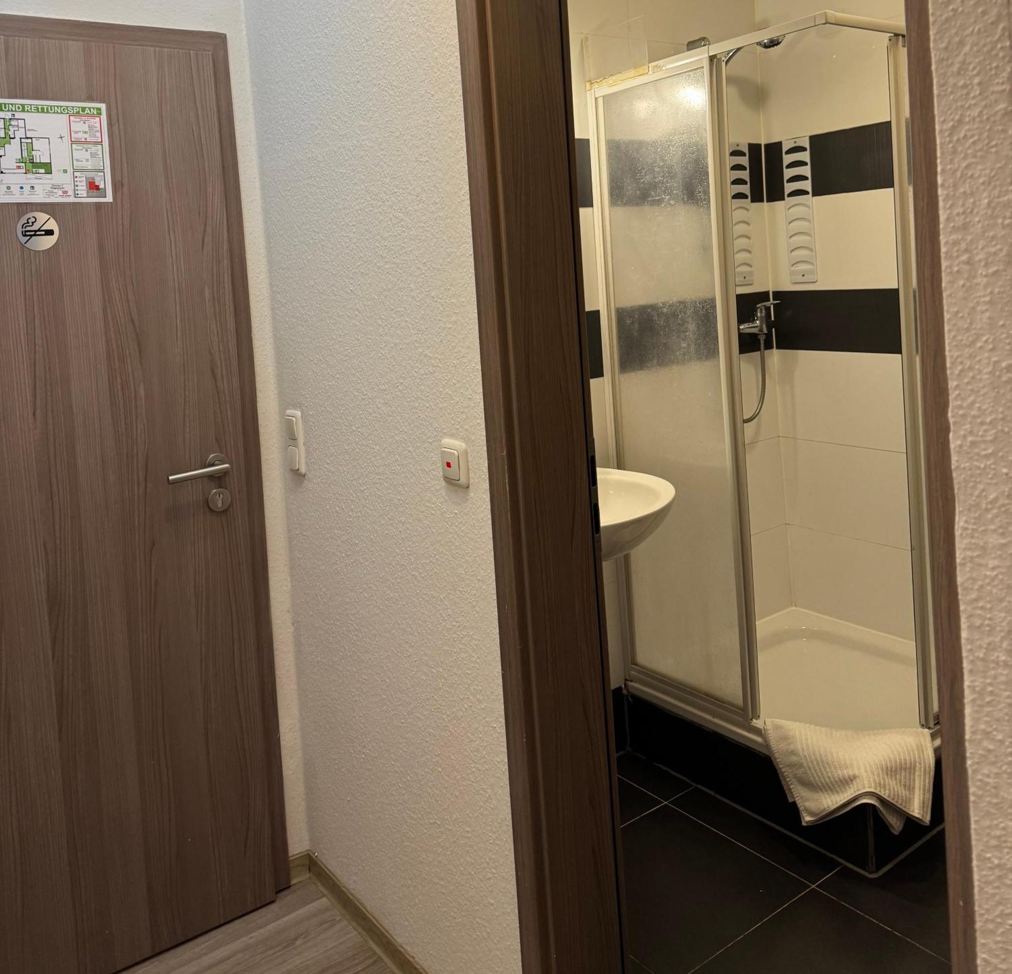 Hotel-Pension Alt-Heidenberg Siegen Exterior photo